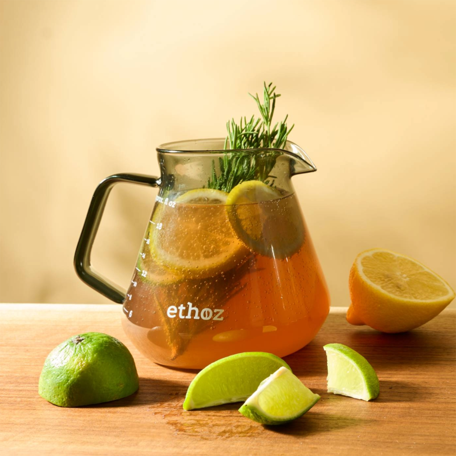 ethoz® Glass Carafe – Filled with Iced Tea
