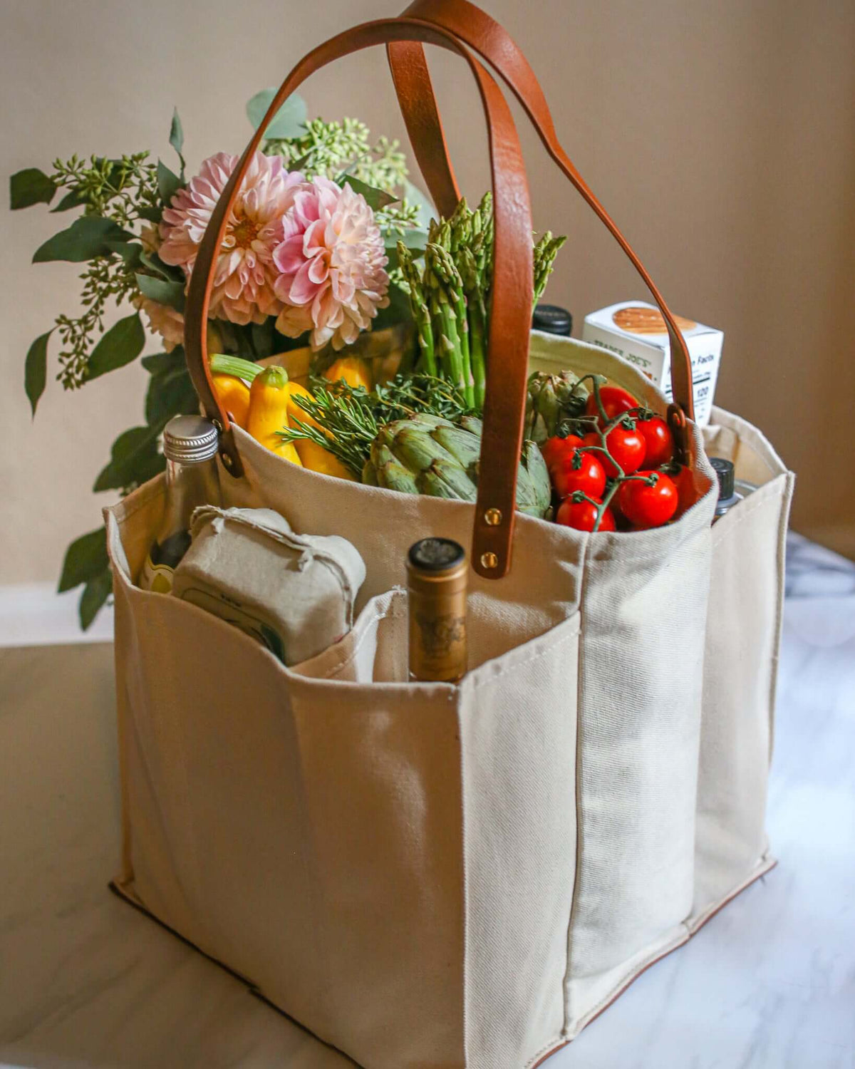 Market Tote canvas with vegan leather handles and base