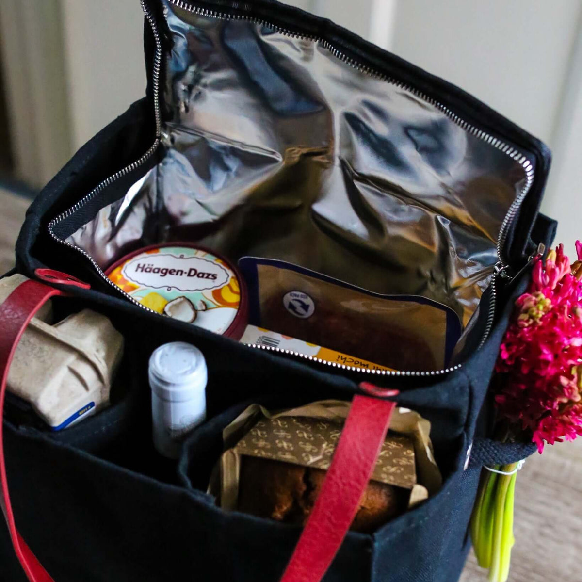 Designed to fit perfectly in the center section of the Market Tote, this black insulated insert with grey interior is also multipurpose.