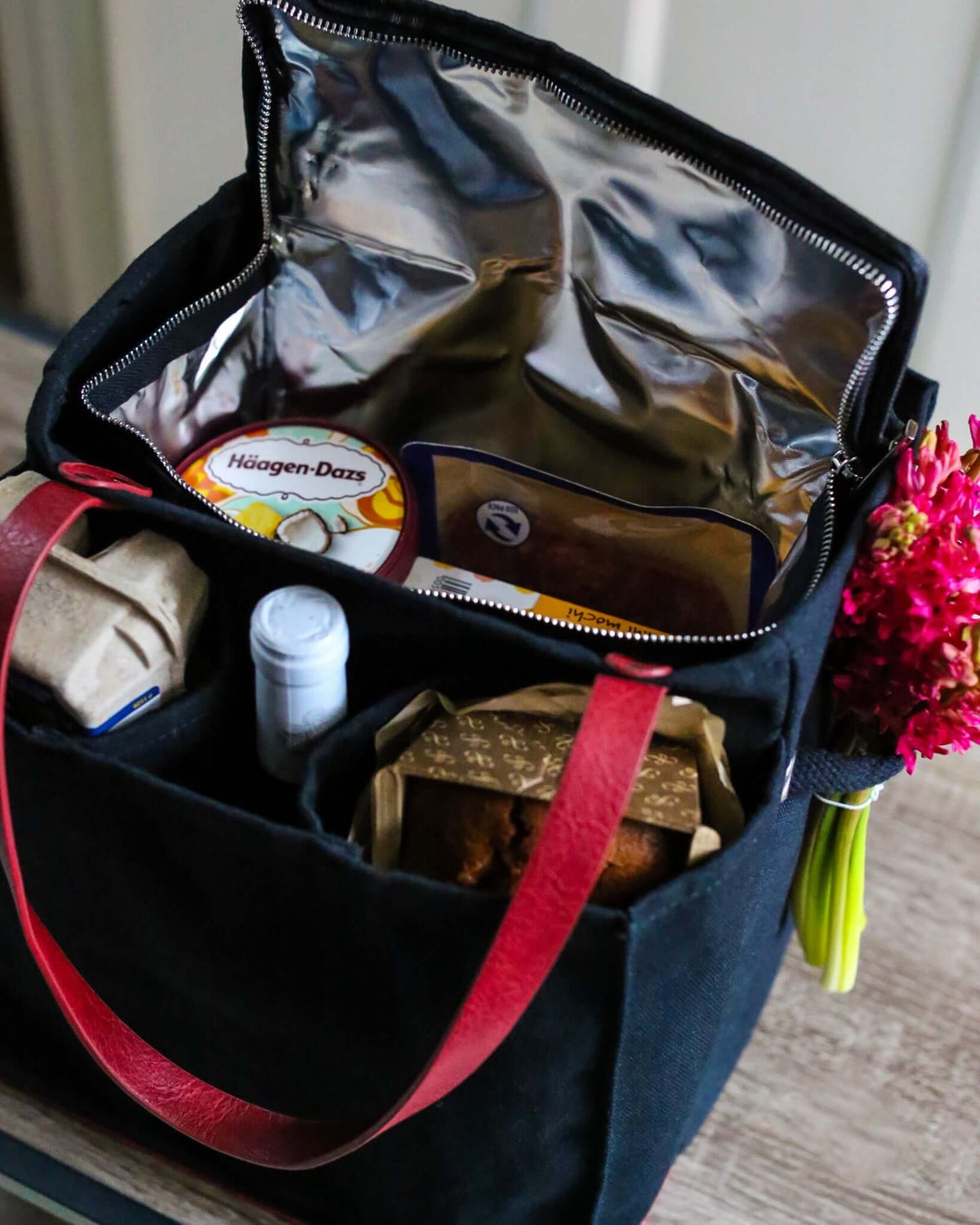 Designed to fit perfectly in the center section of the Market Tote, this black insulated insert with grey interior is also multipurpose.