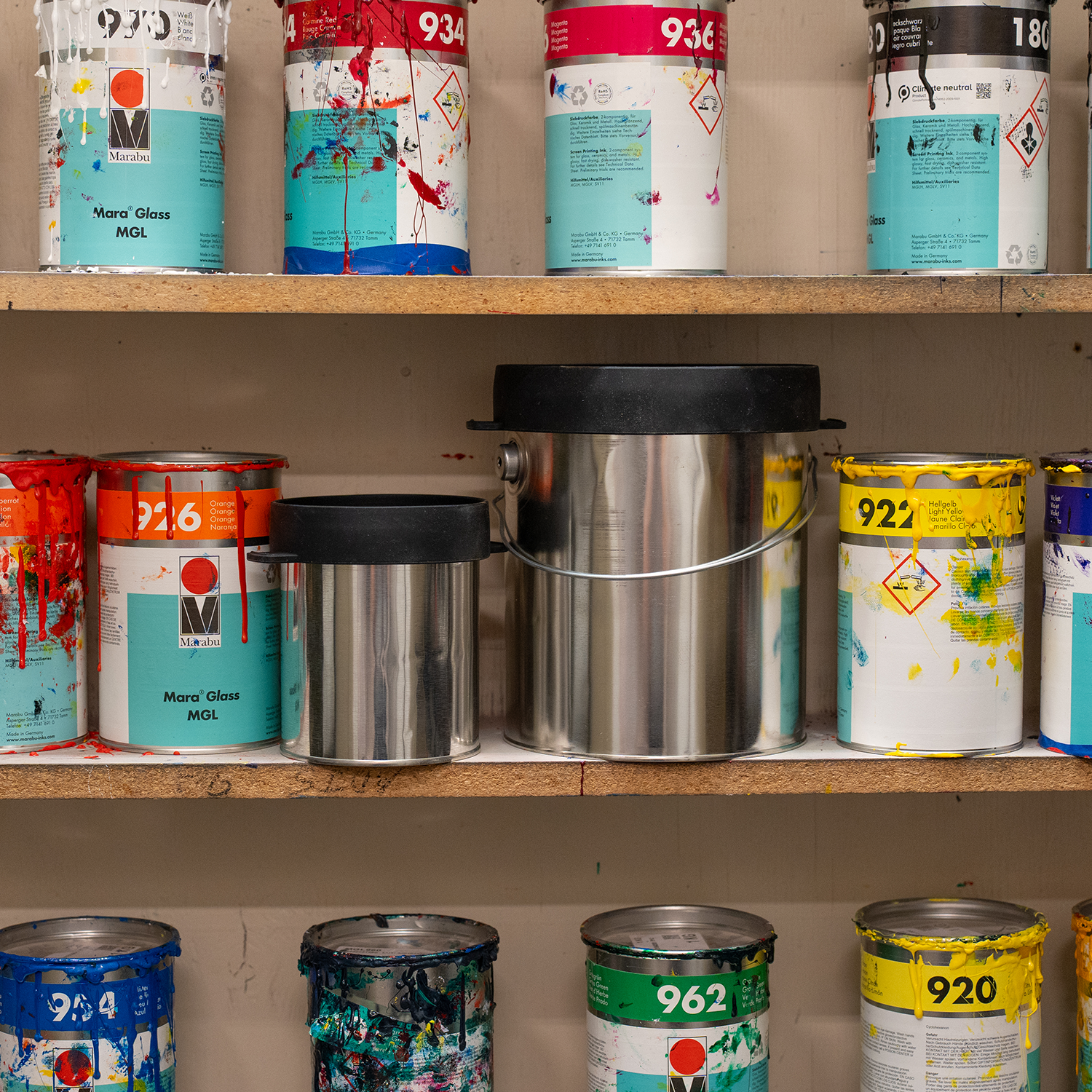 Paint can sealed with Fresh-Port topper