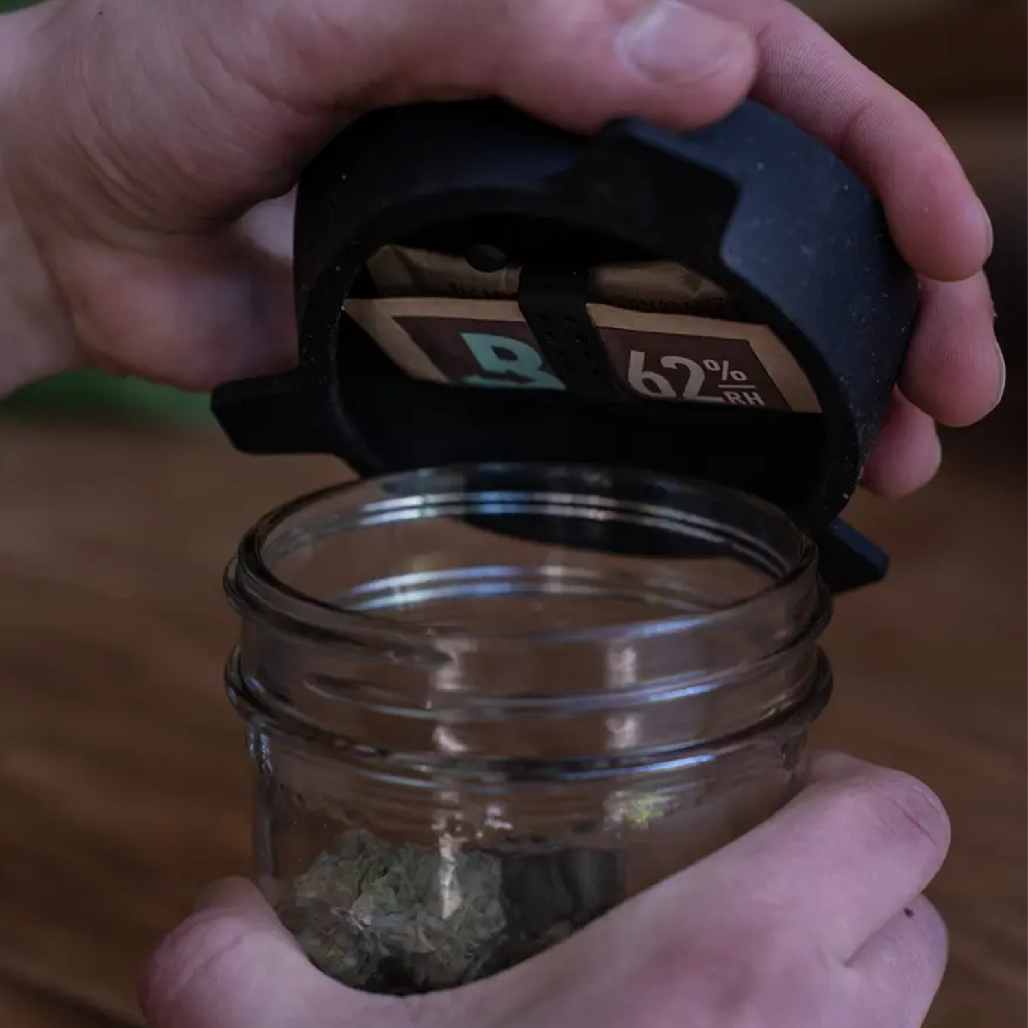 Fresh-Port mason jar lid for cannabis freshness


