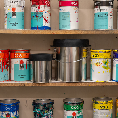 Paint can sealed with Fresh-Port topper

