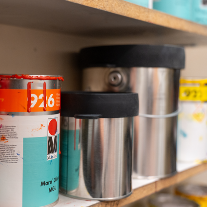 Paint can sealed with Fresh-Port topper

